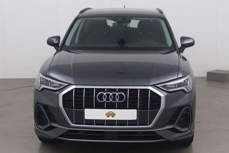 Audi Q3 tfsie s line 150 AT, Auto's, Automaat, Gebruikt, 4 cilinders, Overige bekleding