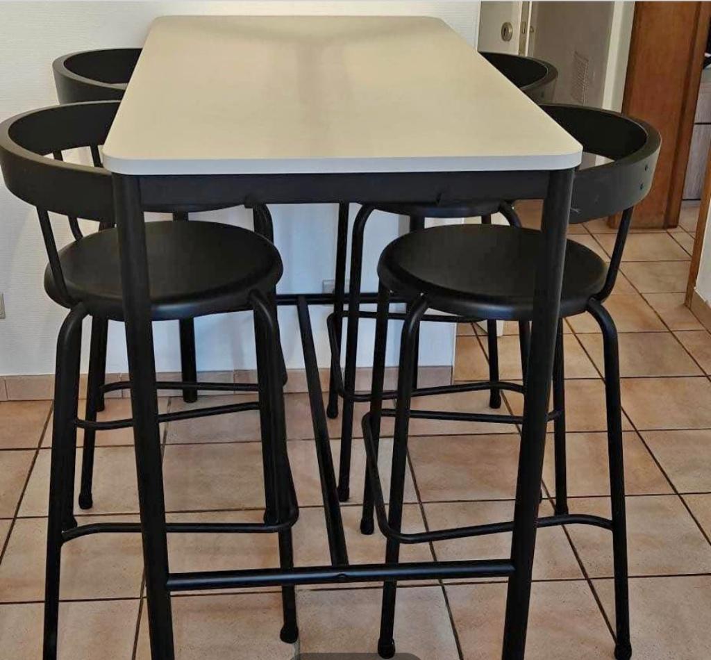Hoge tafel met barstoelen, Ophalen, Gebruikt