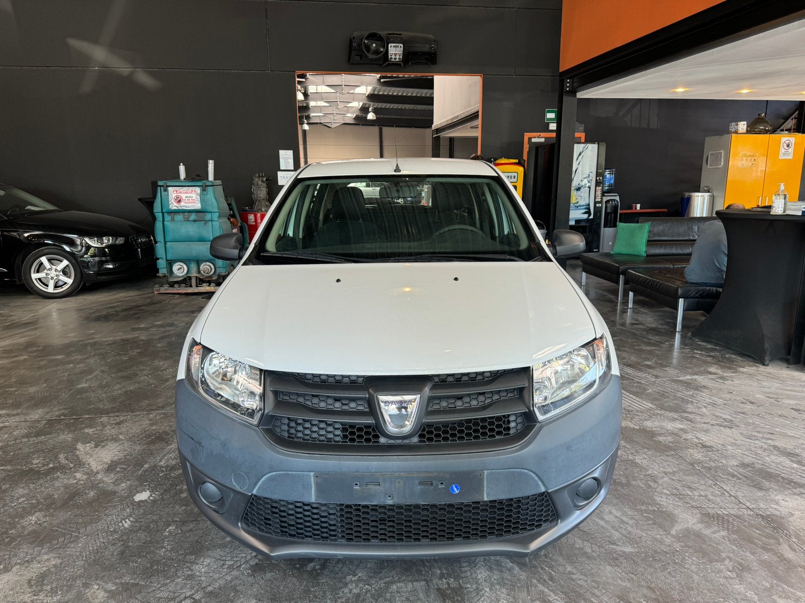 DACIA SANDERO, Autos, Dacia, Euro 5, Entreprise, Boîte manuelle, Noir