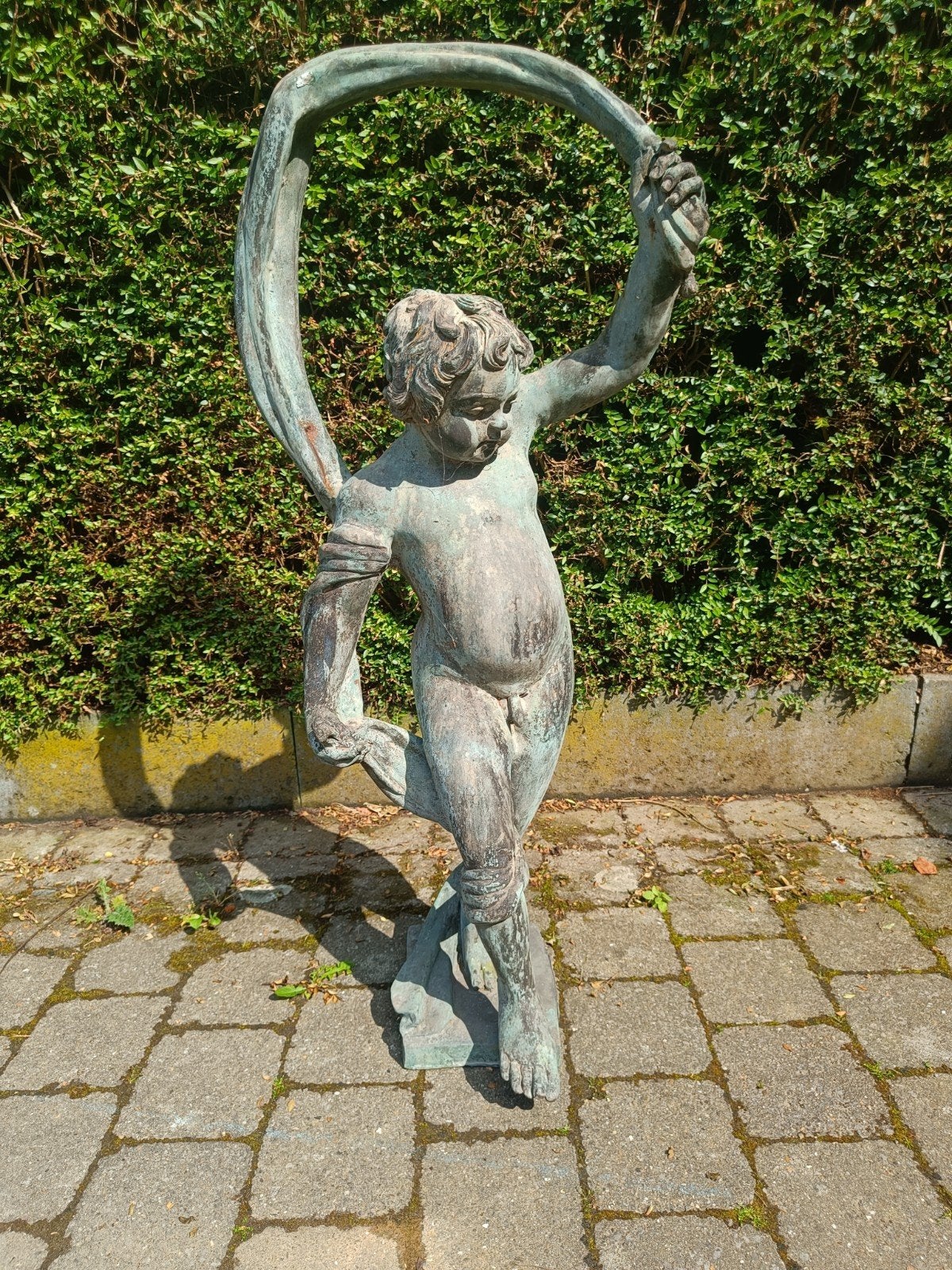 Bronzen beeld van jongen met doek, Tuin en Terras, Ophalen, Gebruikt, Metaal, Mensenbeeld
