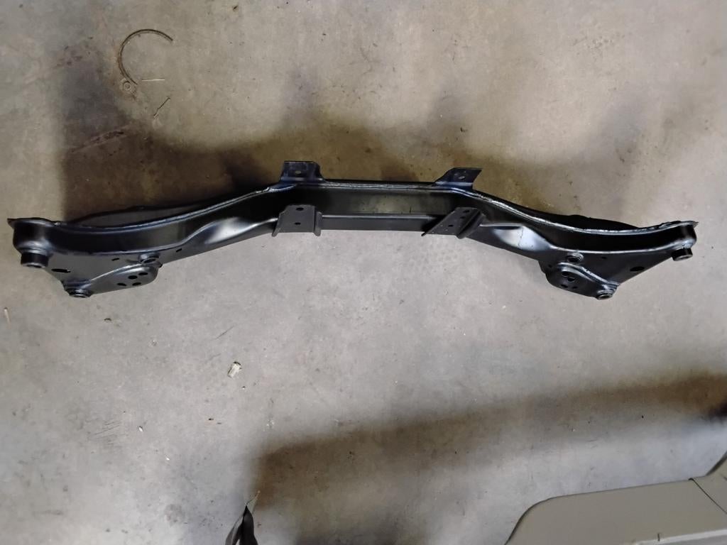 Traverse avant BMW E36 état nickel, Enlèvement ou Envoi, BMW
