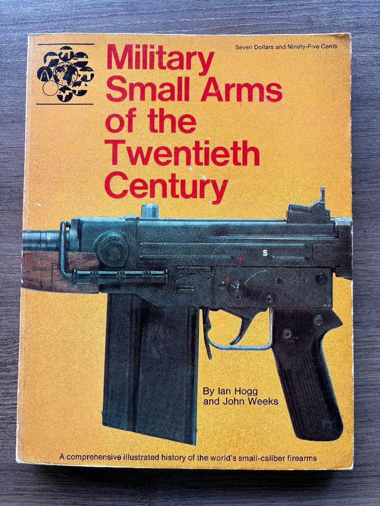 Livre « Les armes légères militaires du 20e siècle », Collections, Enlèvement ou Envoi