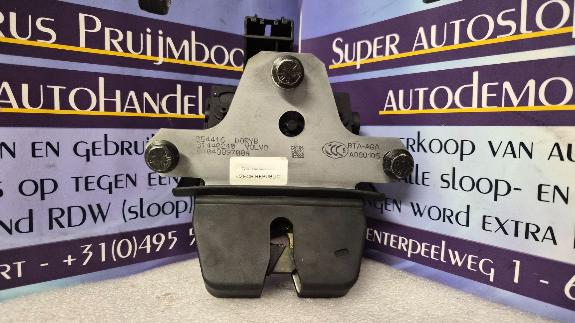 M canismes de verrouillage de hayon Volvo S40 et Volvo S60 3, Arrière, Gunnar Engellaus vag 8
405 31  Gothenburg, SE, Info@volvocars.com
