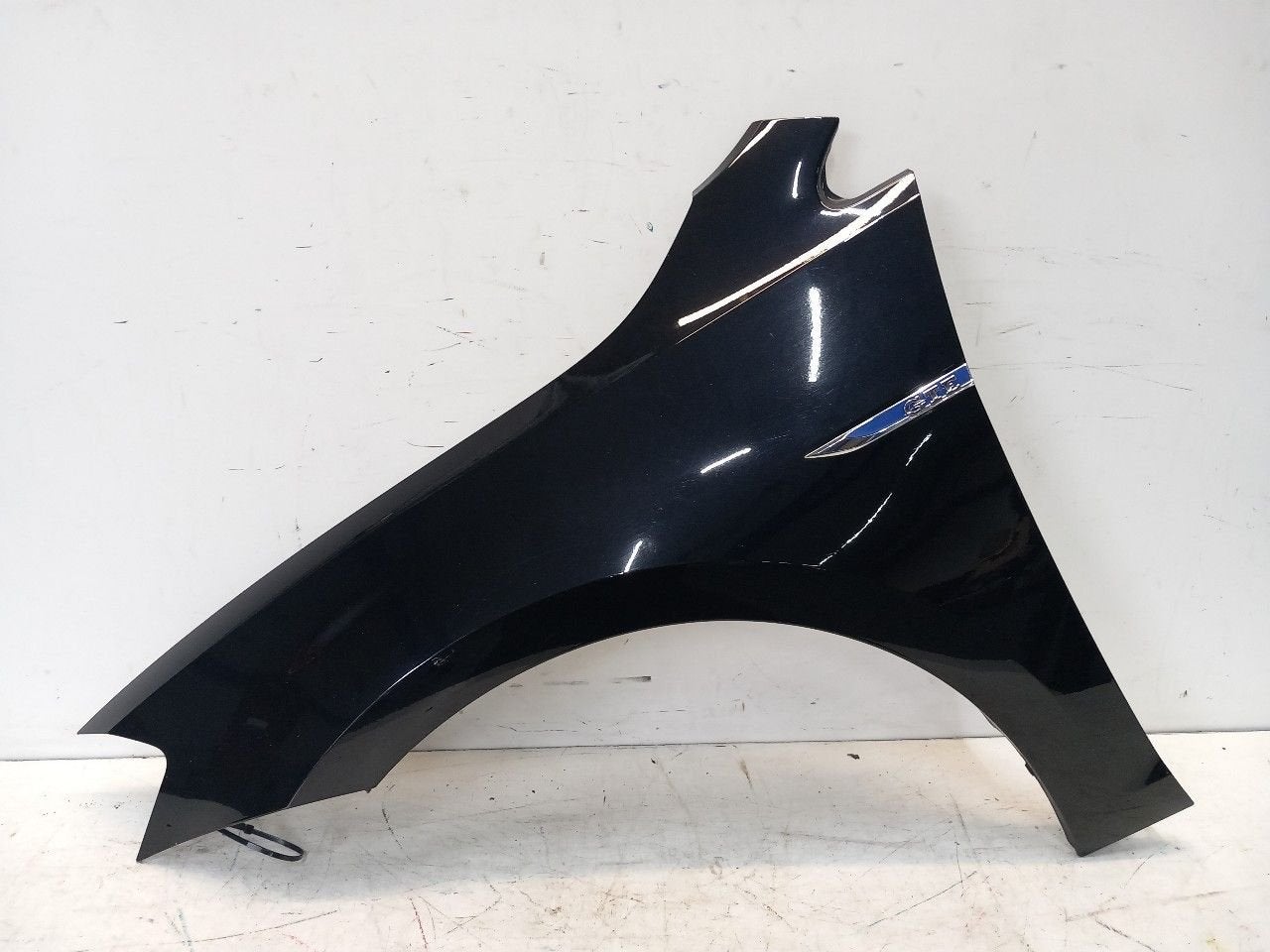 Spatbord links voor Volkswagen Golf, Auto-onderdelen, Onderdelen@venauto.nl, Van der Ven Autorecycling B.V., Gebruikt, Ettenseweg 76, 4706 PB Roosendaal, The Netherlands