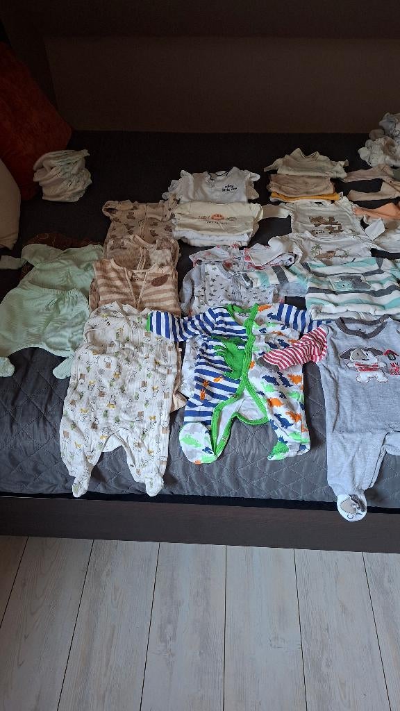 Baby kleding (jongen)van1/6 maand 50 stuks+ baby kleding 56, Ophalen, Zo goed als nieuw, Overige maten