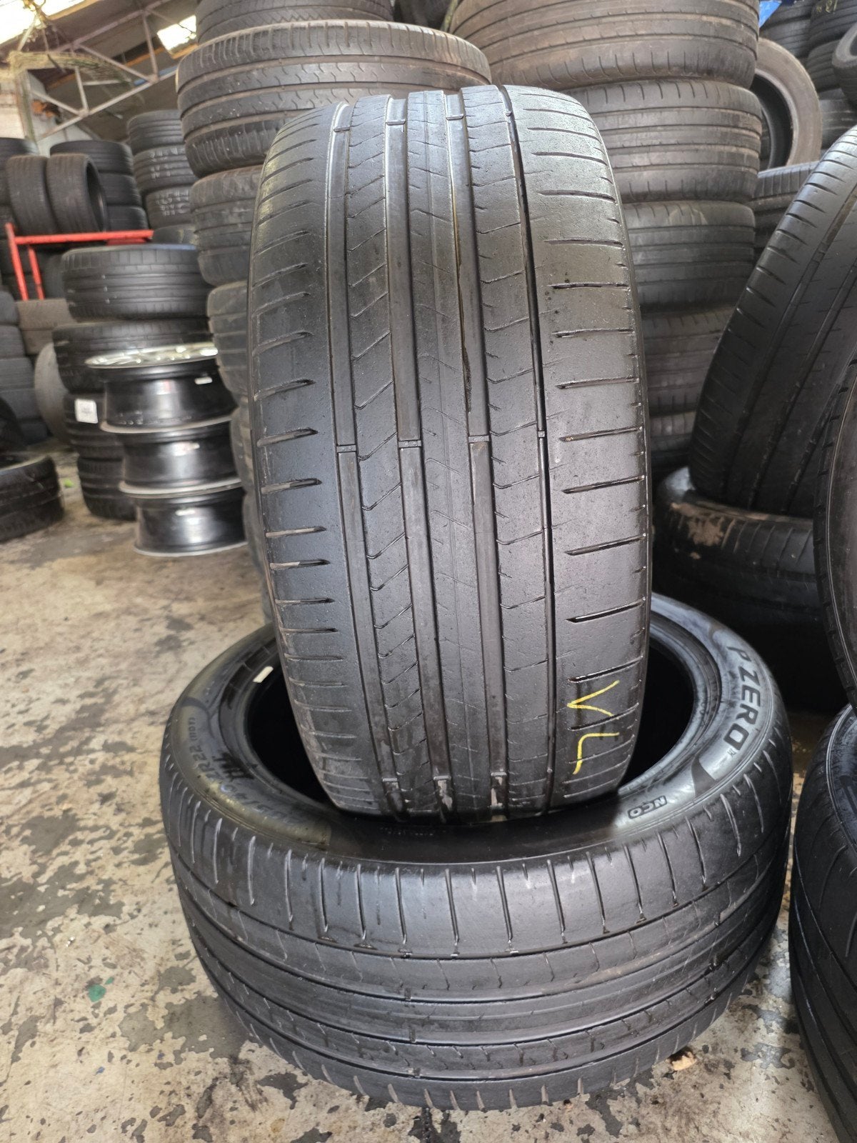 285 40 22 pirelli avec montage et équilibrage, Enlèvement