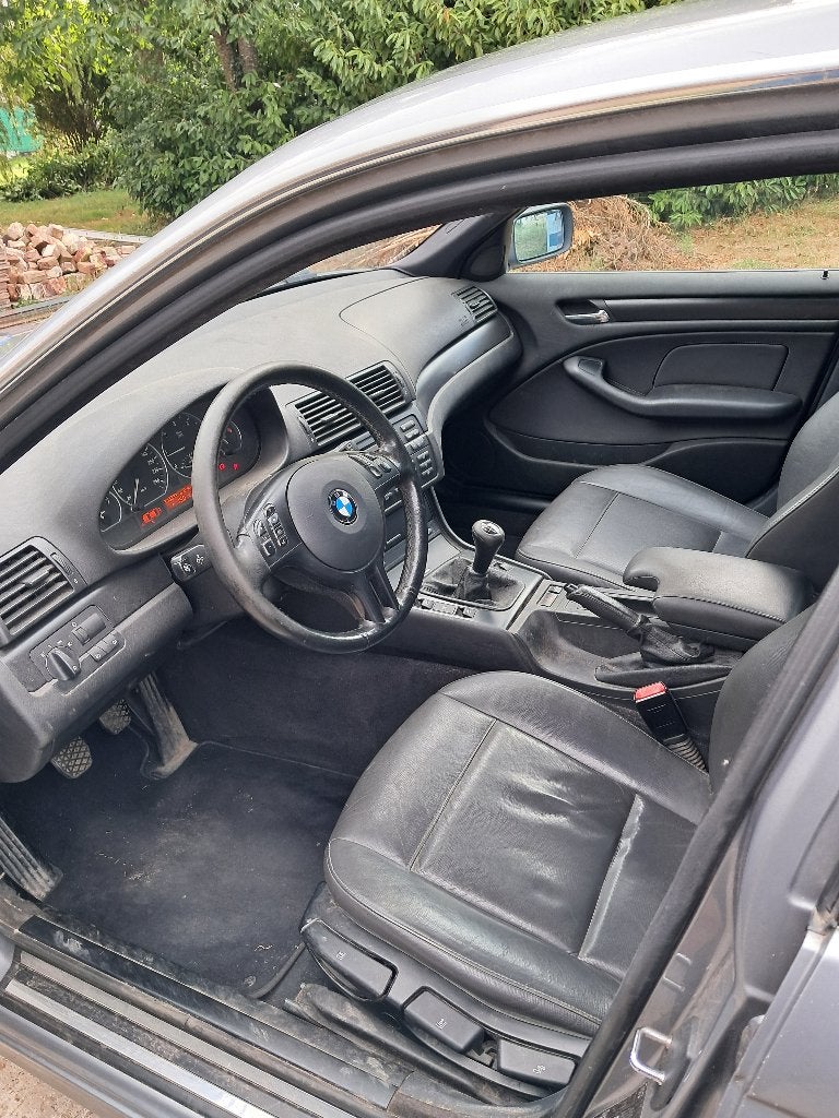 Auto, Cuir, Argent ou Gris, 4 portes, Boîte manuelle