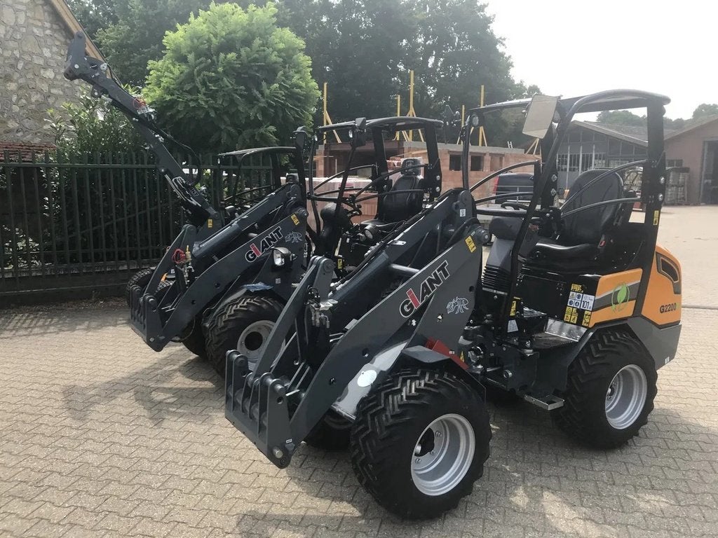 Giant Giant G1200 tele / G2300 HD / G2200 E, Tobroco, Info@tobroco.nl, Sprendlingenstraat 57
5061 KM  Oisterwijk, NL, Wiellader of Shovel