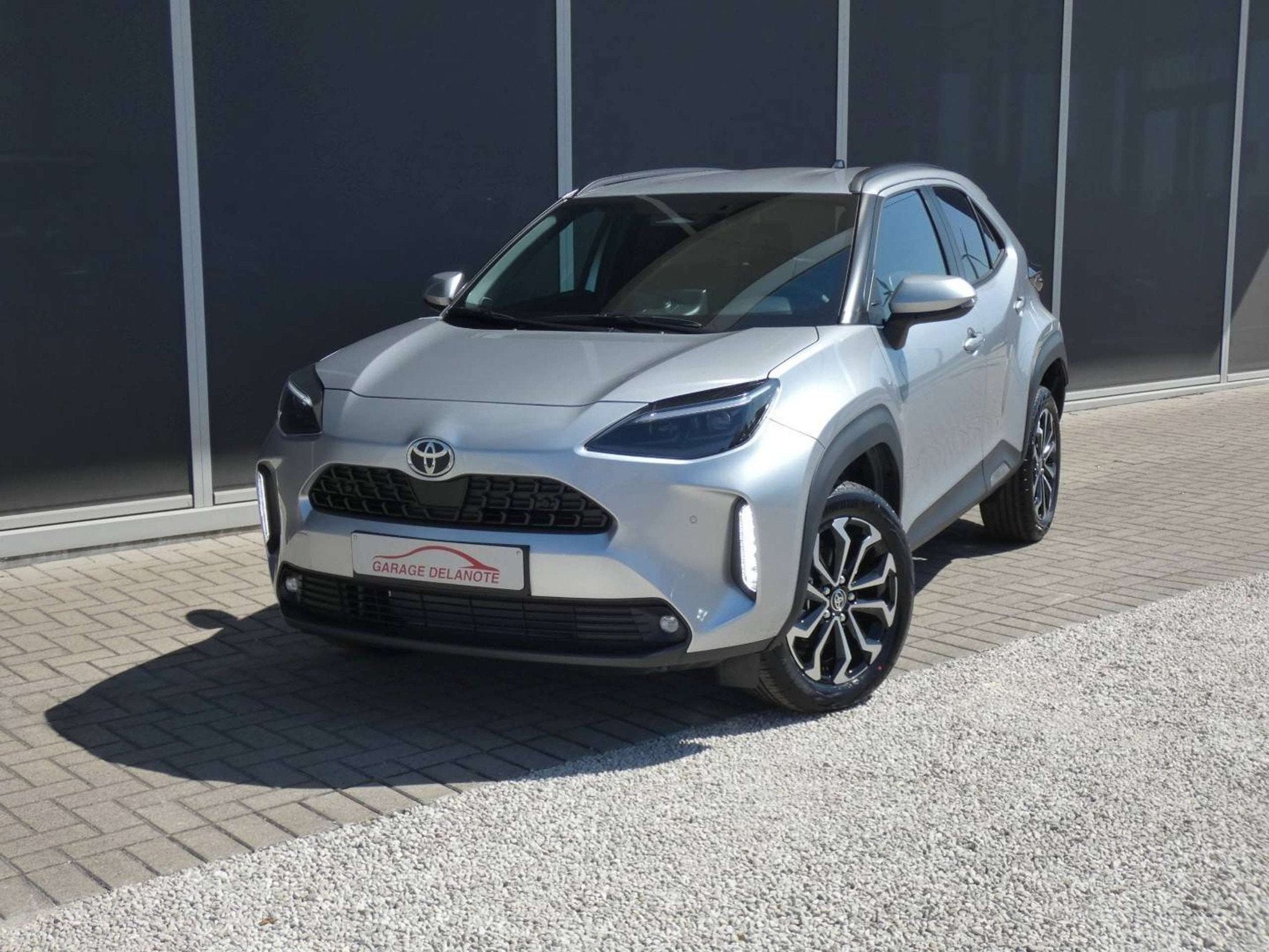 Toyota Yaris Cross Hybrid 130pk +Parkeersensoren +Dodehoek +, Auto's, Toyota, Stof, Zwart, 1200 kg, 1490 cc