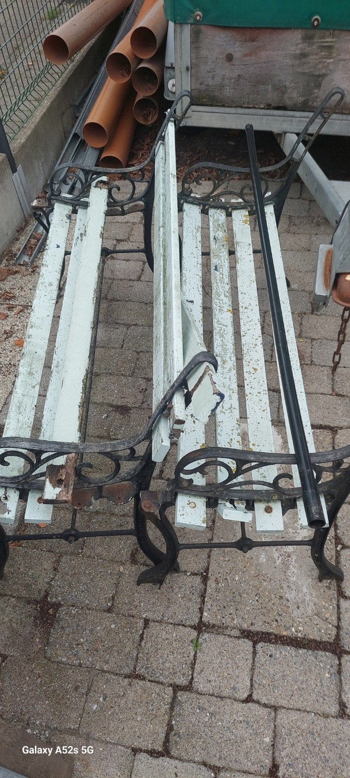 vieux bancs, Enlèvement