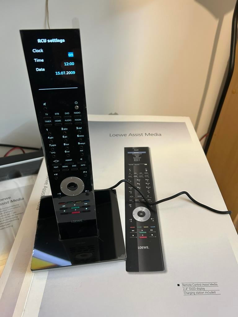 Télécommande Loewe avec écran LED, Originale, Comme neuf, Lecteur média, Avec écran