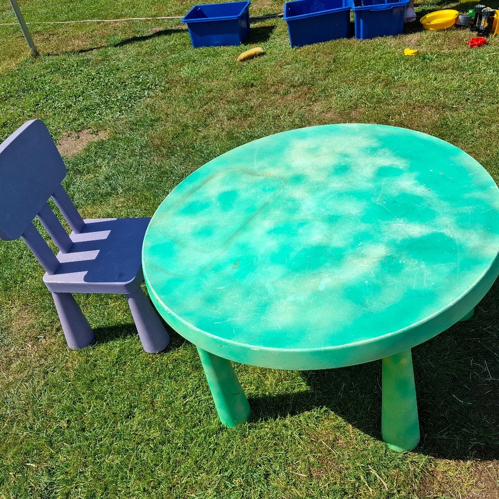 Kindertafel met stoel, Enfants & Bébés, Jouets | Extérieur | Bacs à sable, Enlèvement, Utilisé