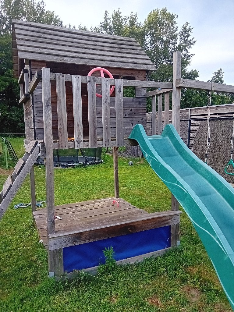 Houten speelhuisje met grote zandbak en turnringen, Ophalen, Gebruikt, Hout