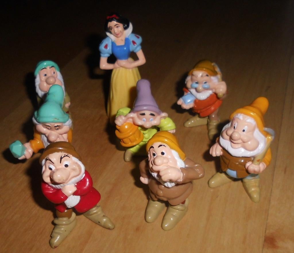 Serie 8 Disneyfiguren SNEEUWWITJE en de 7 DWERGEN, Verzamelen, Ophalen of Verzenden, Sneeuwwitje of Doornroosje, Gebruikt, Beeldje of Figuurtje