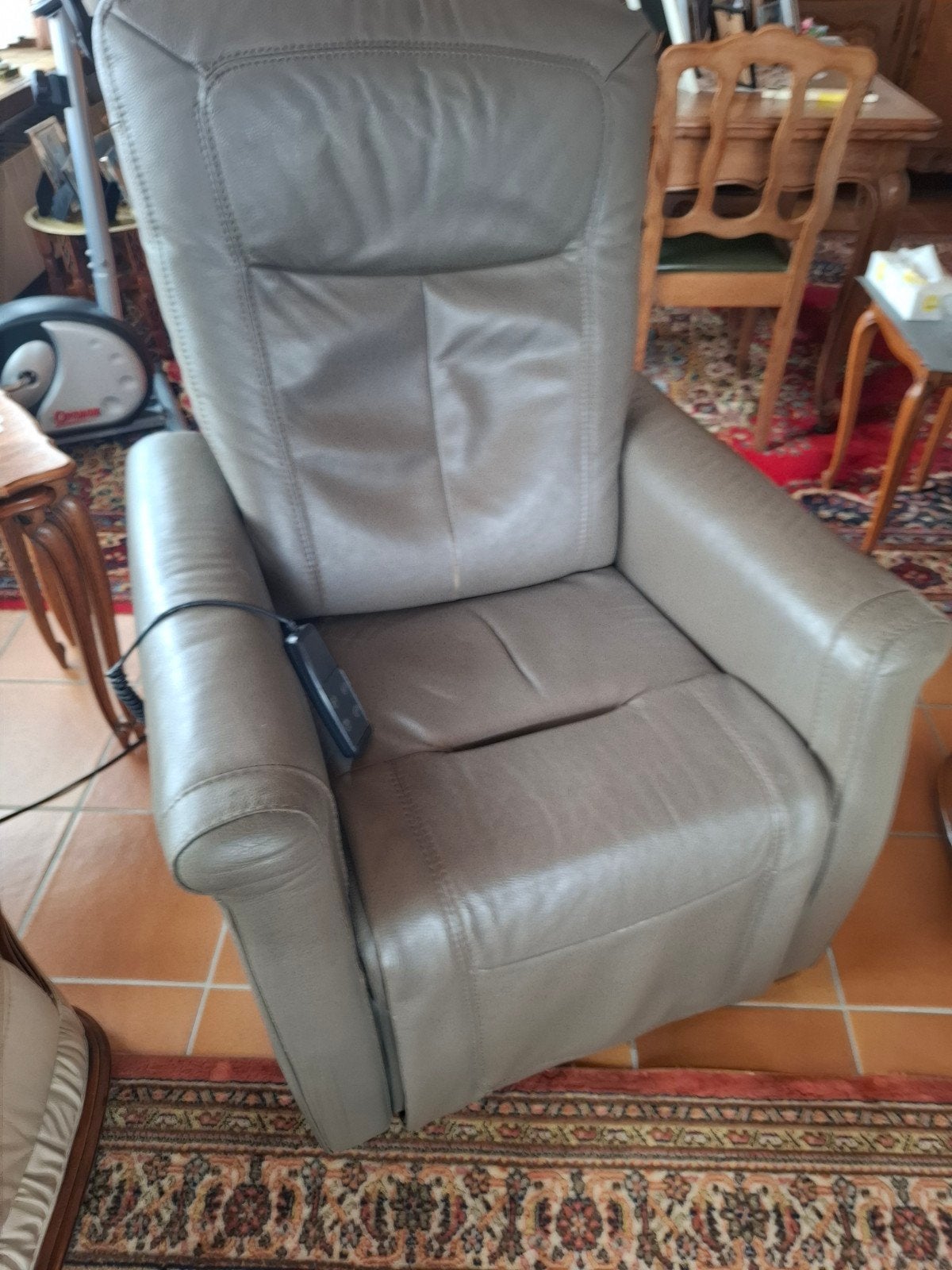 Fauteuil inclinable électrique en bon état, 75 à 100 cm, Enlèvement, Utilisé, Cuir