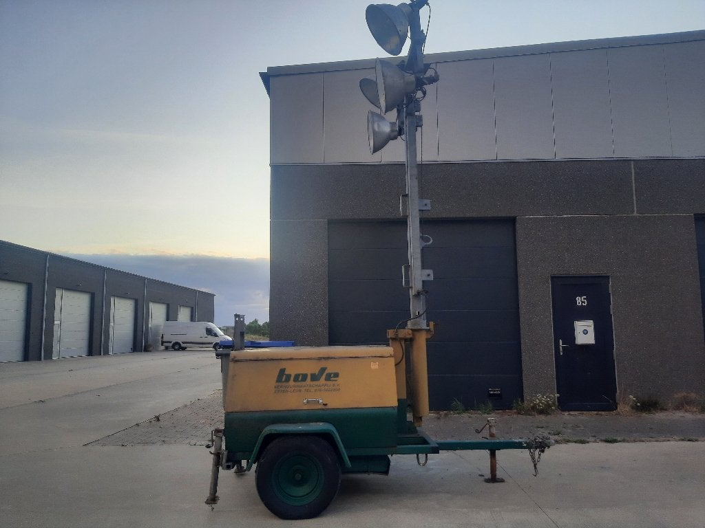 Te koop Amida AL 4000 lichtmast, Enlèvement