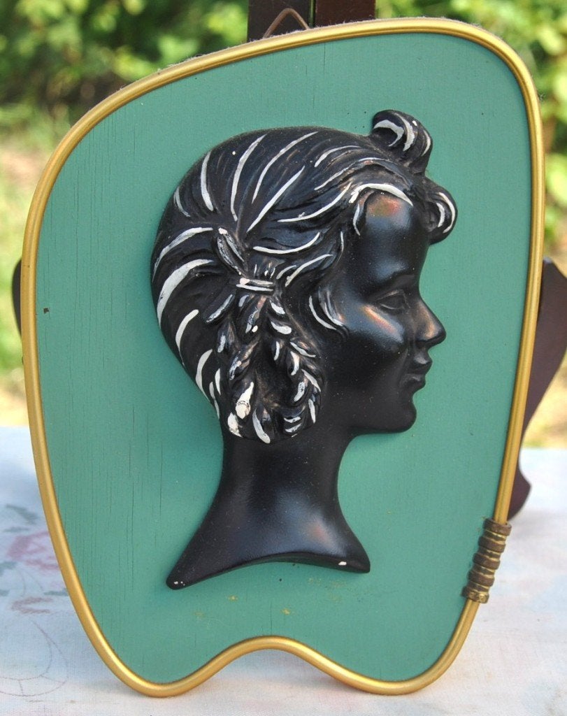 deco mural année 50 profil feminin plâtre fond vert, Antiquités & Art, Enlèvement ou Envoi