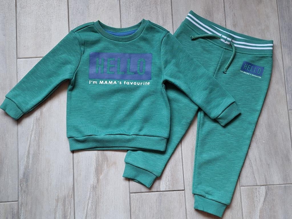 ★ M86/92 - Nieuw Sportsetje, Kinderen en Baby's, Babykleding | Maat 86, Ophalen of Verzenden, Nieuw, Jongetje, Truitje of Vestje