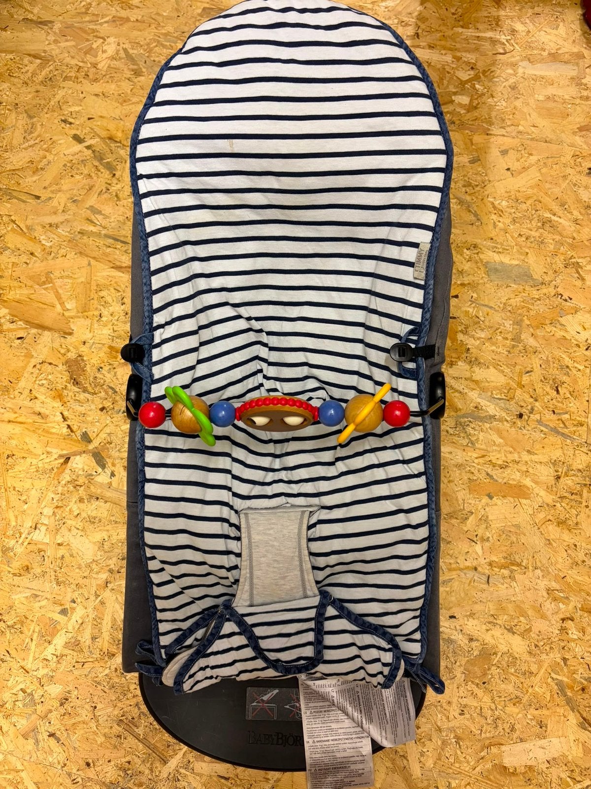 Transat Baby Bjorn avec 2 housses et arc de jeu, Enfants & Bébés, Autres marques, Enlèvement, Utilisé, Avec ceinture(s)