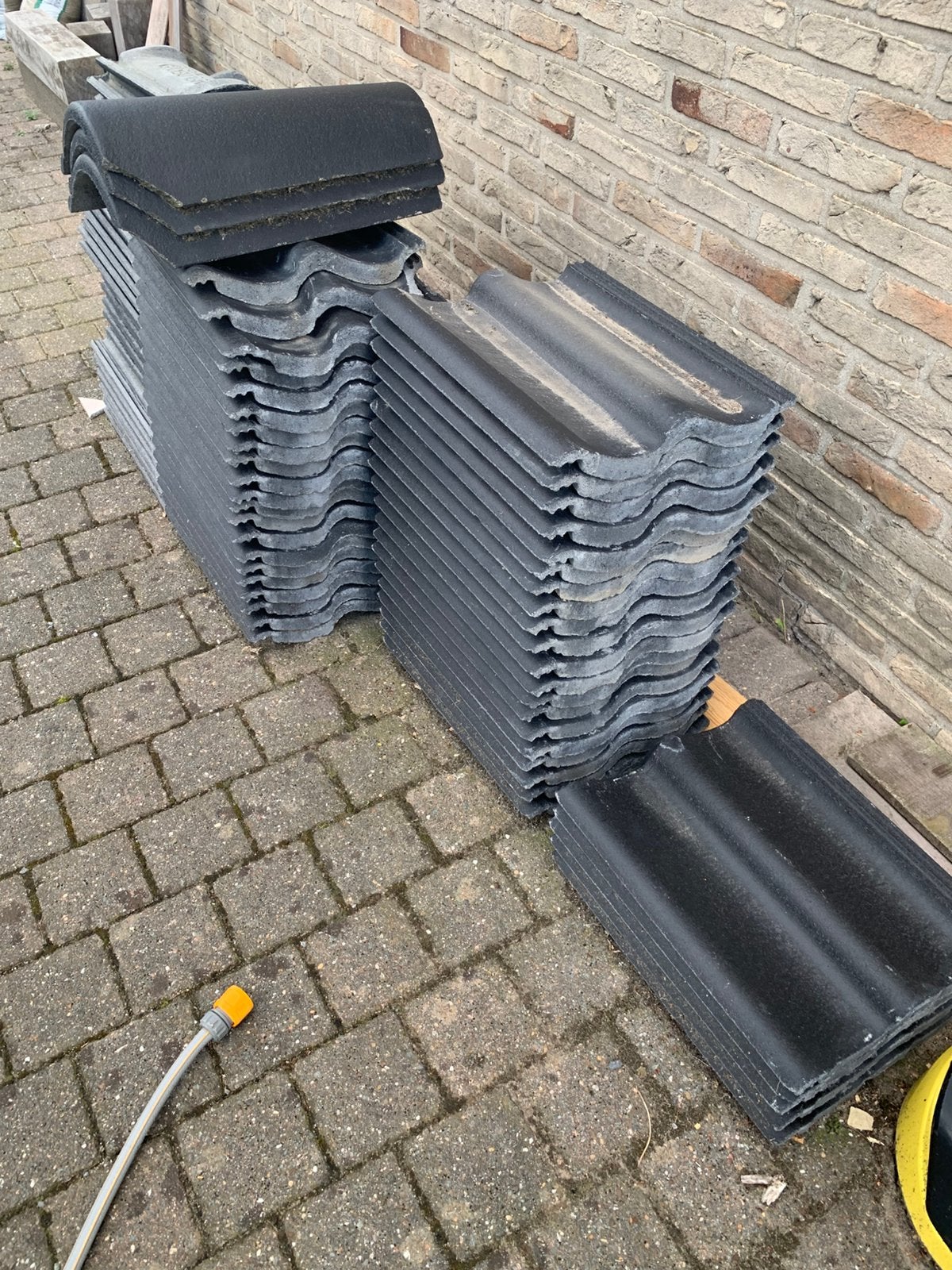 60 nieuwe dakpannen, Doe-het-zelf en Bouw, Ophalen, Nieuw, Zwart, Dakpannen