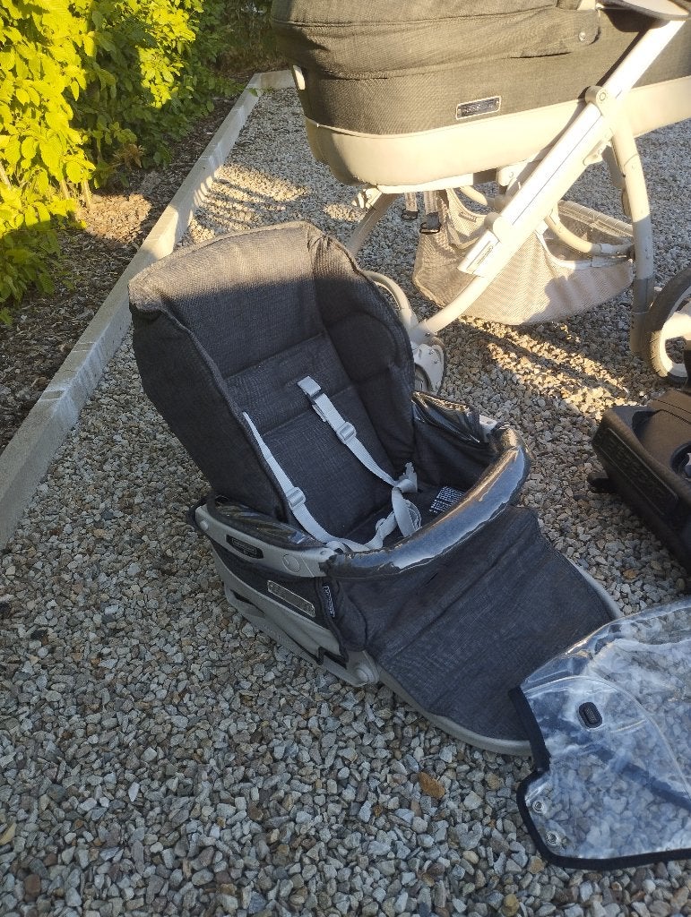 Trio kinderwagen + isofix-basis, Zo goed als nieuw, Met autostoeltje, Ophalen, Kinderwagen