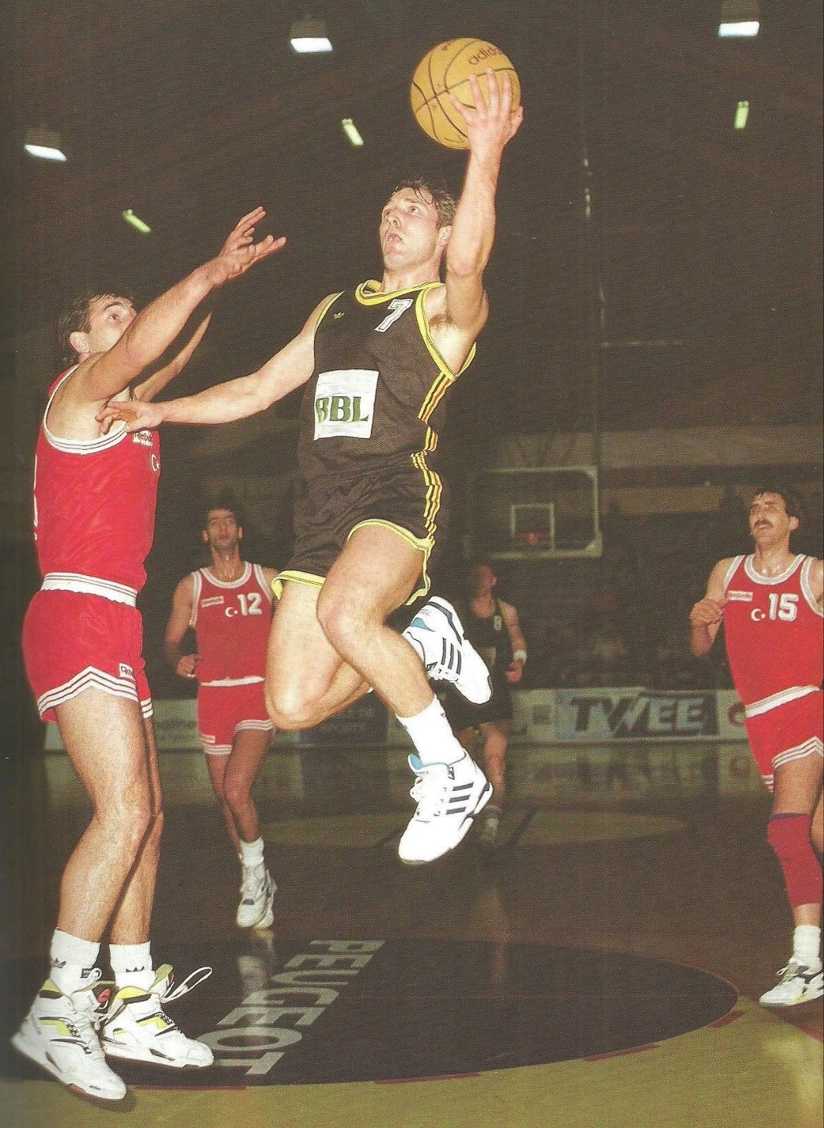 Gezocht basket shirts nationale ploeg jaren 80-90, Enlèvement, Utilisé, Vêtements