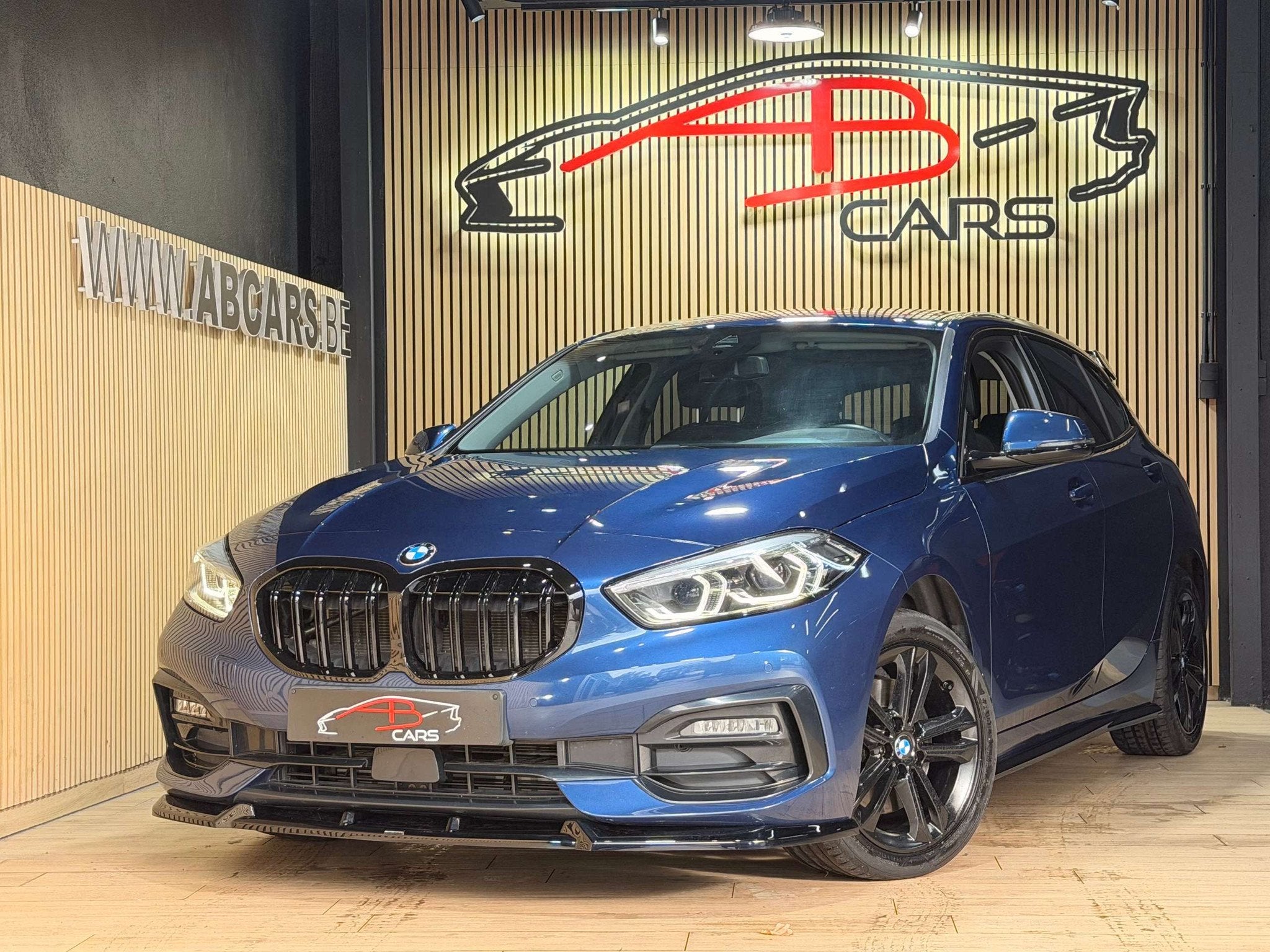 BMW 1 Serie 118 iA * PACK SPORT - LOOK M * GARANTIE 12 MOIS, 100 kW, https://public.car-pass.be/vhr/02e8adde-e9af-4f36-969b-e6256269b2e2