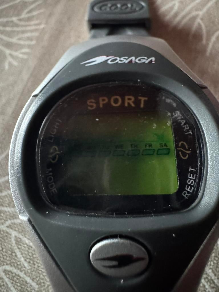 Sporthorloge, Handtassen en Accessoires, Sporthorloges, Ophalen, Zo goed als nieuw, Grijs