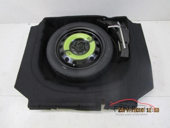 VW Golf 7 17 Inch thuiskomer + Inleg + Gereedschap Krik, Enlèvement ou Envoi, Neuf, Pneu(s)