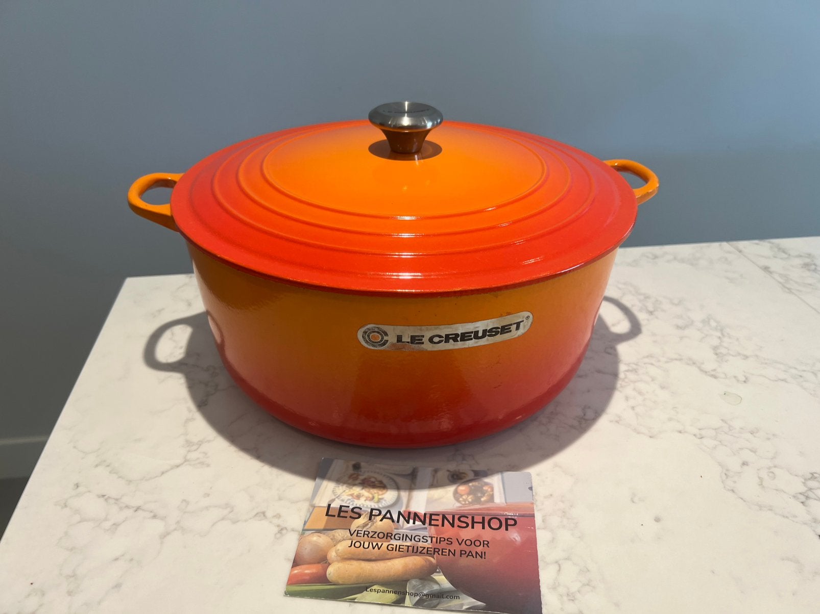 Poêle Vulcanic Le Creuset 34 cm en véritable état neuf, Enlèvement ou Envoi, Comme neuf, Poêle à frire ou Sauteuse, Plaque céramique