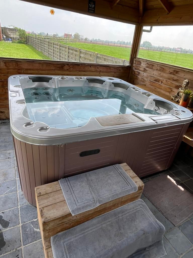 Jacuzzi 8 pers en warmptepomp, Tuin en Terras, Ophalen, Zo goed als nieuw, Trap
