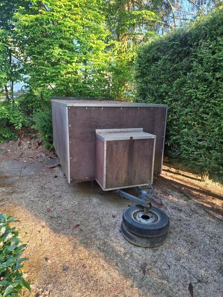 Gesloten remork met nieuwe wielen en banden, Ophalen, Gebruikt