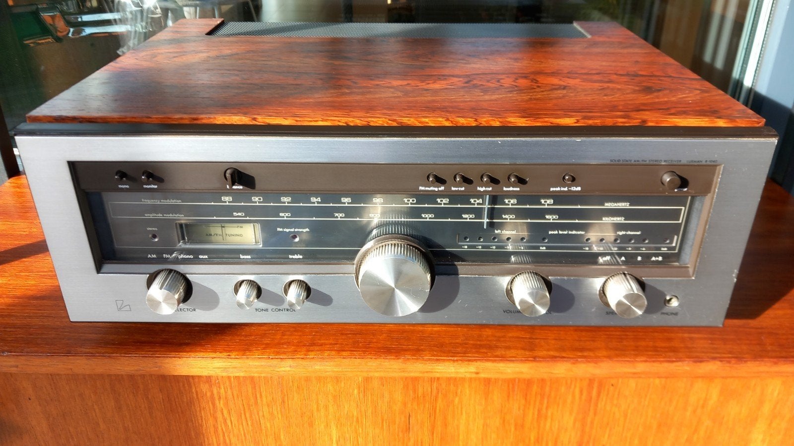 Luxman R-1040, Ophalen