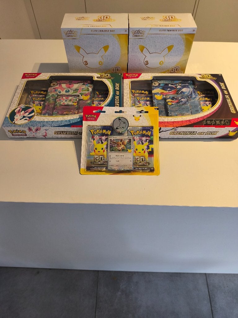 Pokémon 30th Celebrations set, Ophalen of Verzenden, Zo goed als nieuw, Foil