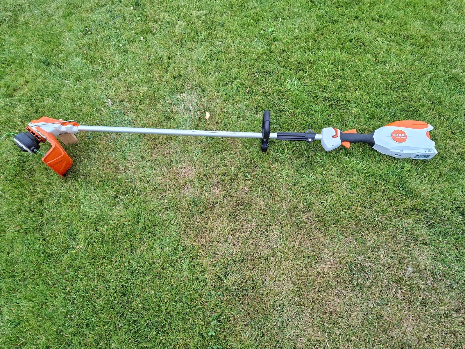 Stihl professionele accukantenmaaier, Tuin en Terras, Bosmaaiers, Gebruikt, Accu, 30 tot 50 cm, Ophalen