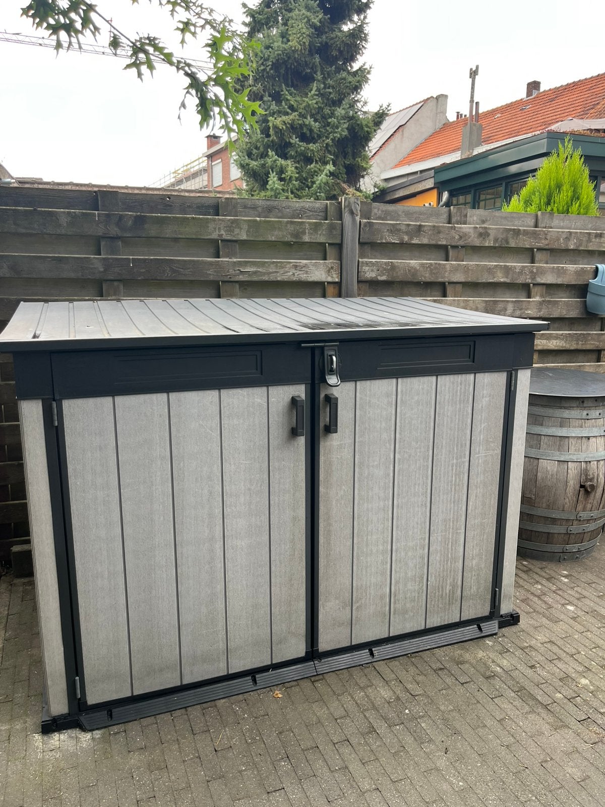 Keter mega opbergkast, Ophalen, Gebruikt