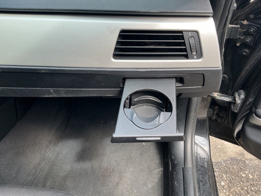 BEKERHOUDER BMW 3 serie Touring (E91) (01-2004/12-2012), Auto-onderdelen, Gebruikt, BMW, Petuelring 130
80809  München, DE, Bayerische Motoren Werke AG