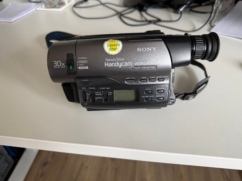 Sony Handycam CCD-TR810E (PAL) + Envivo VHS/DVD Maker, TV, Hi-fi & Vidéo, Caméscopes analogiques, Enlèvement, Hi 8, Caméra
