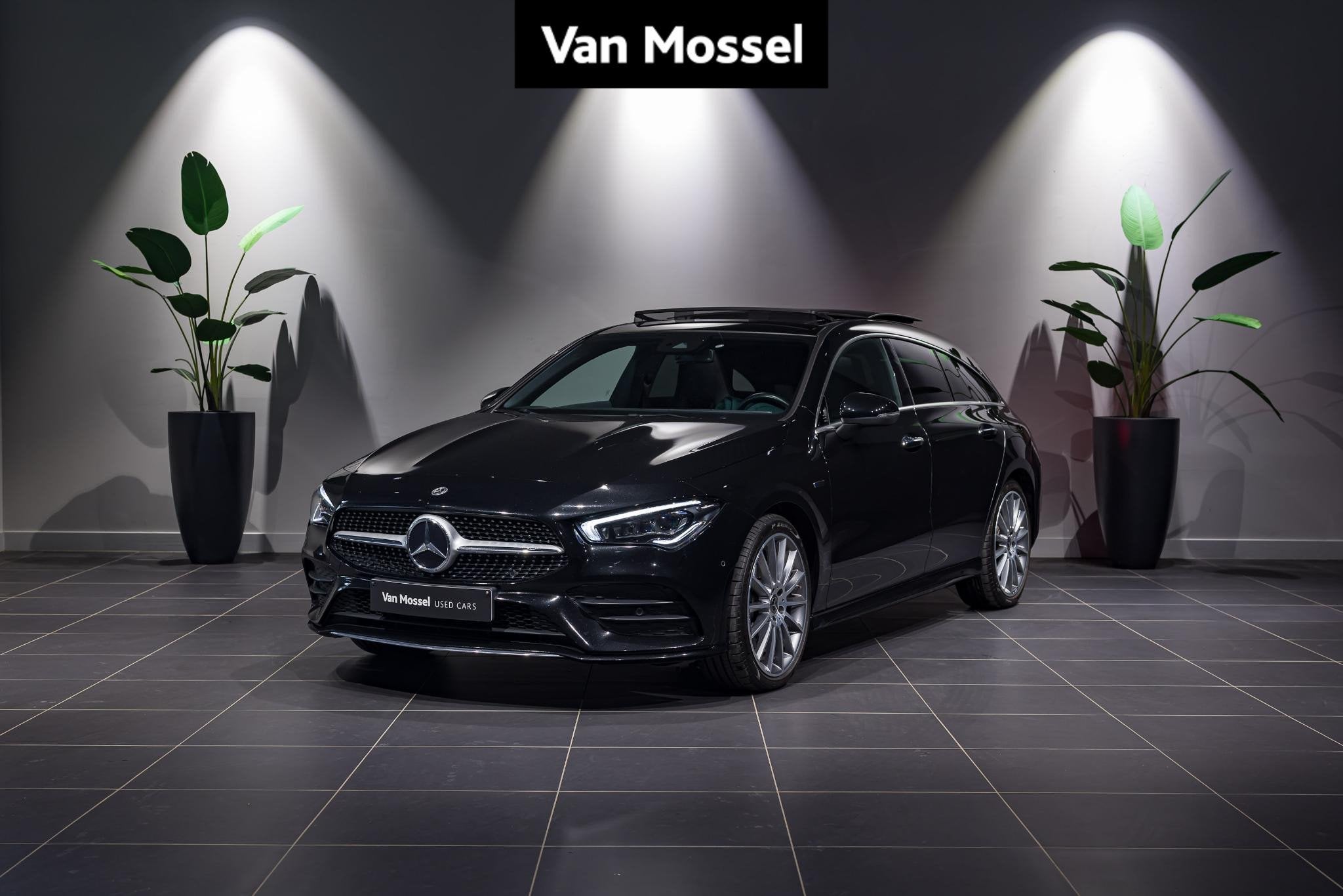 Mercedes-Benz CLA-klasse Shooting Brake 250 e AMG Line PANOD, Auto's, CLA, Stof, Gebruikt, 4 cilinders