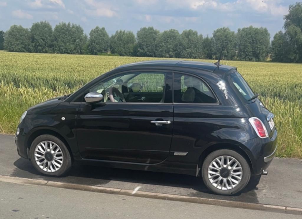 Fiat 500 1.2 cult hatchback met panoramisch dak, 4 zetels, 4 cilinders, Leder en Stof, Zwart