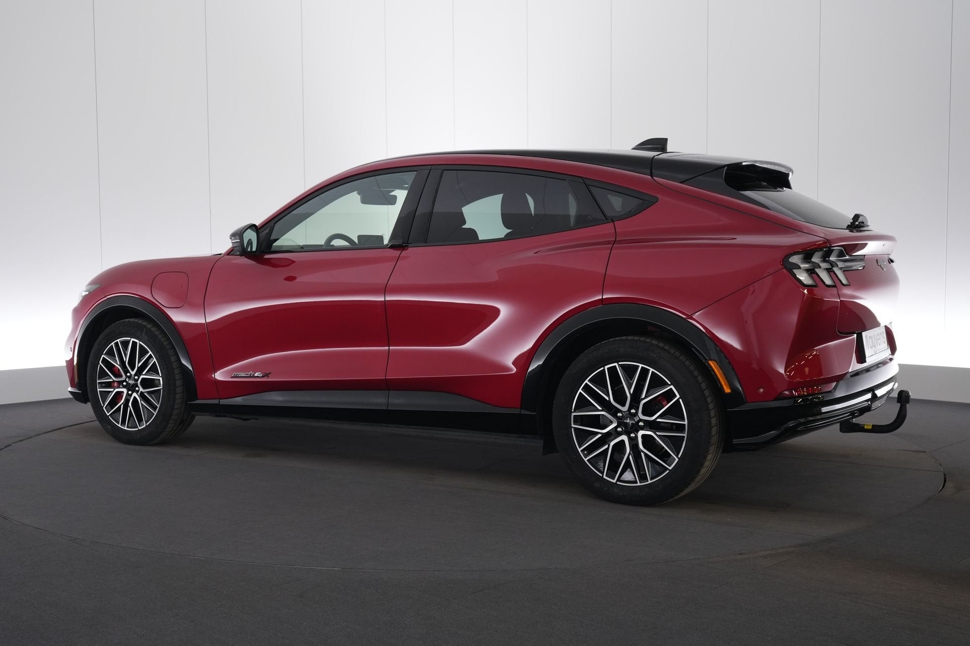 (2FUX709) FORD MUSTANG MACH-E, Rouge, Cuir et Alcantara, Achat, Entreprise