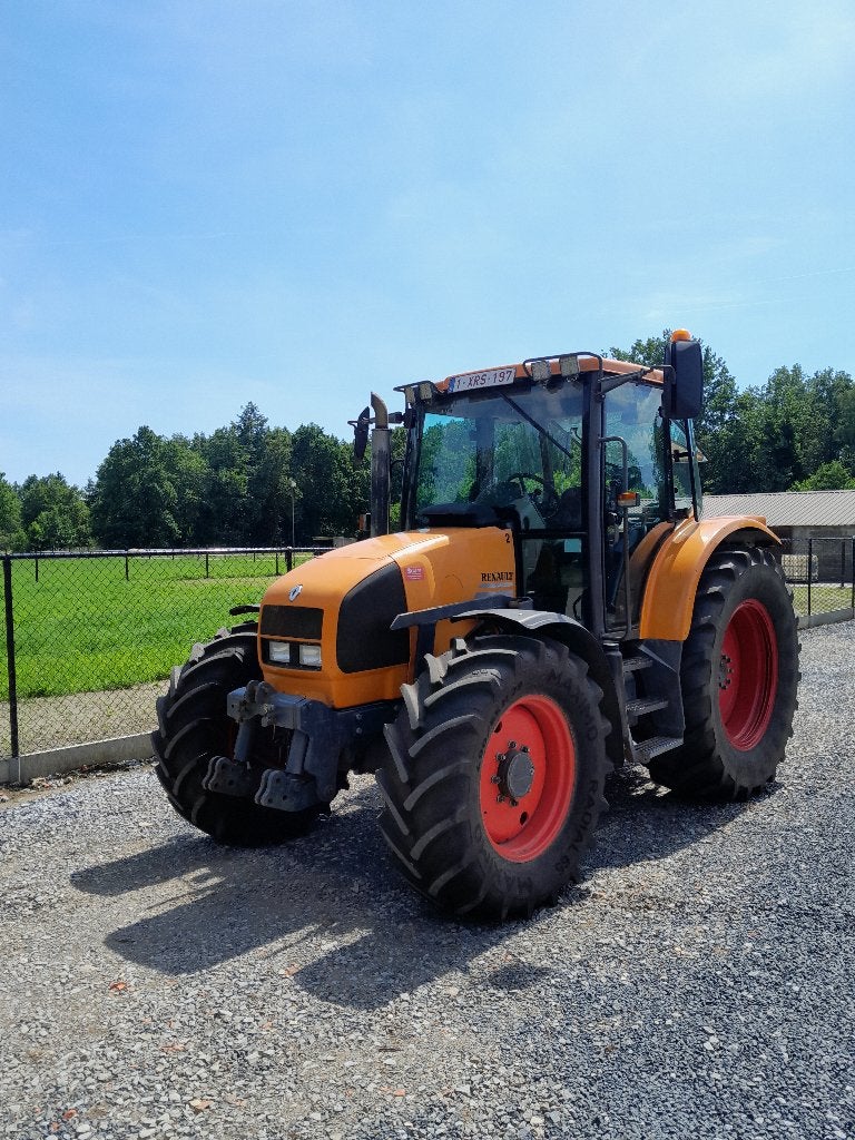Tractor met frontlader, Zakelijke goederen, Landbouw | Tractoren, Ophalen, Renault