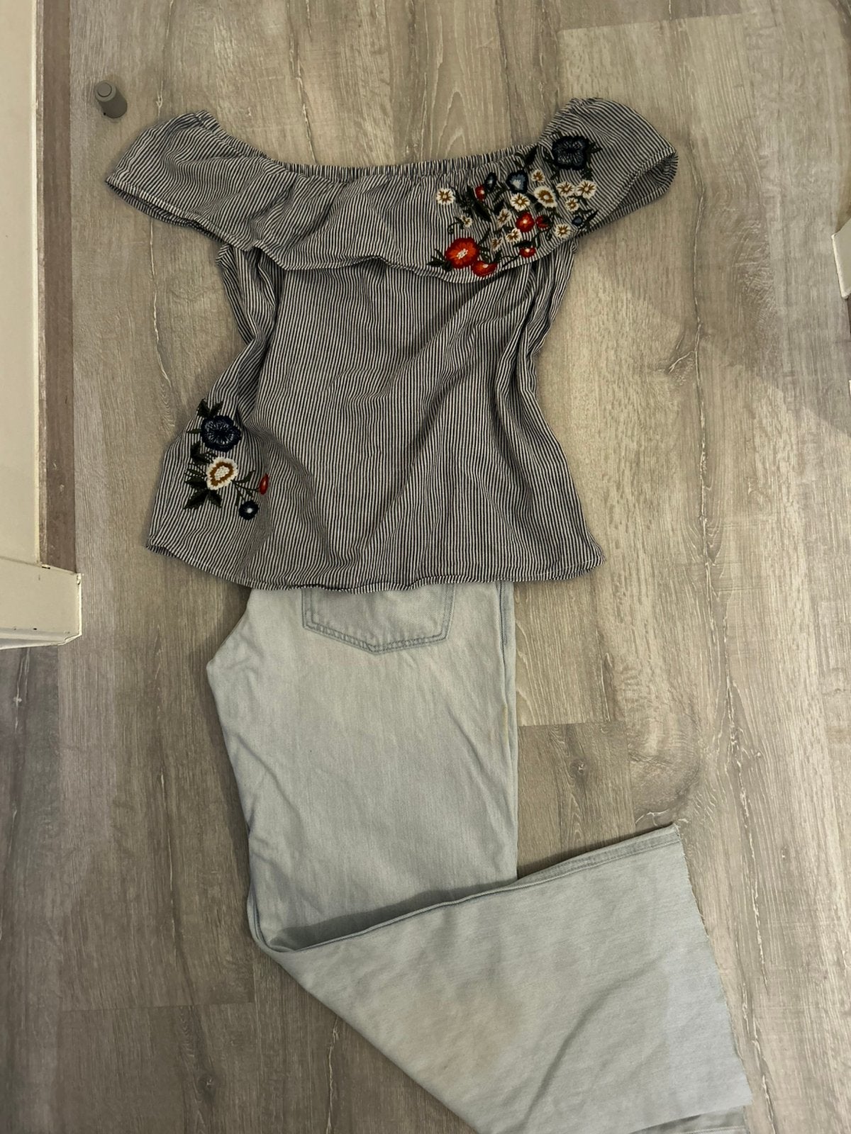 Zara low-waist jeans + LolaLiza bloemenblouse, Kleding | Dames, Topjes, Ophalen of Verzenden, Zo goed als nieuw