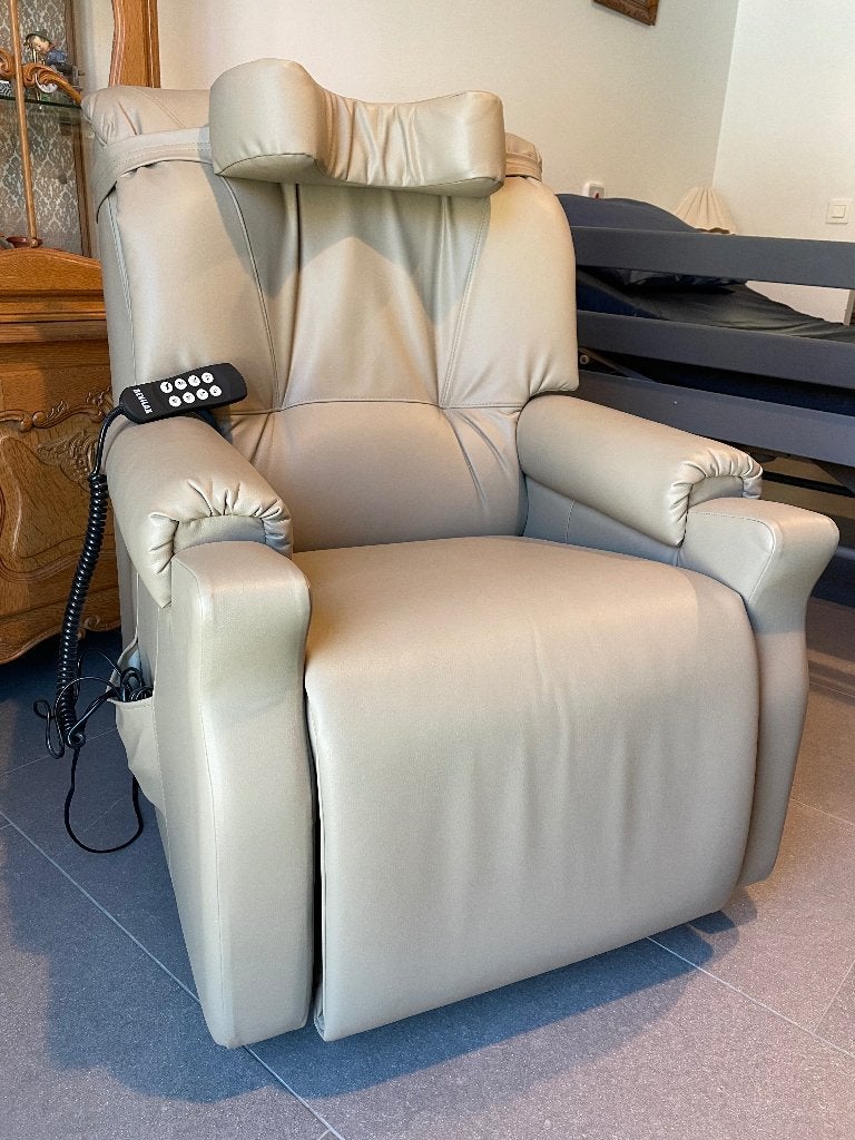 Revilax relaxzetel (nieuwe beige bekleding), Huis en Inrichting, Fauteuils, Ophalen, Zo goed als nieuw