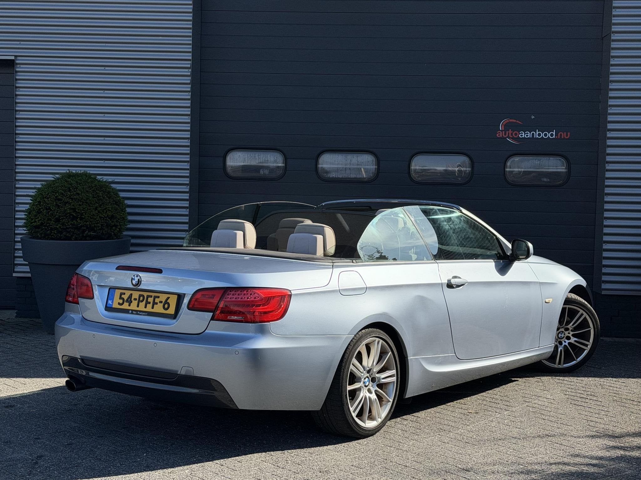 BMW 3-serie Cabrio 320i High Executive M-Sport | Navigatie |, Auto's, Achterwielaandrijving, Zwart, 4 cilinders, Cabriolet