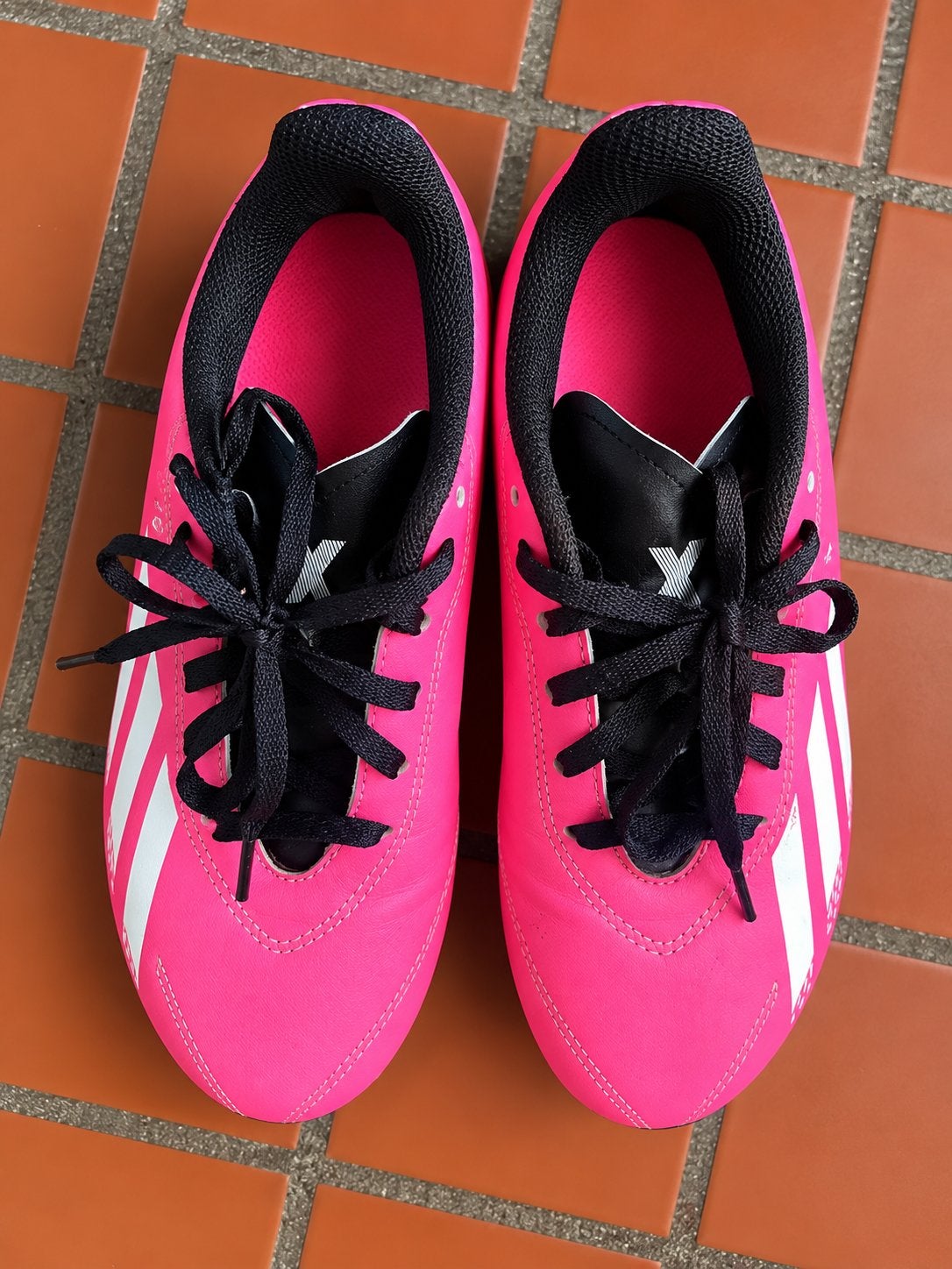 Adidas Roze voetbalschoenen – Maat 35, Sports & Fitness, Enlèvement, Utilisé