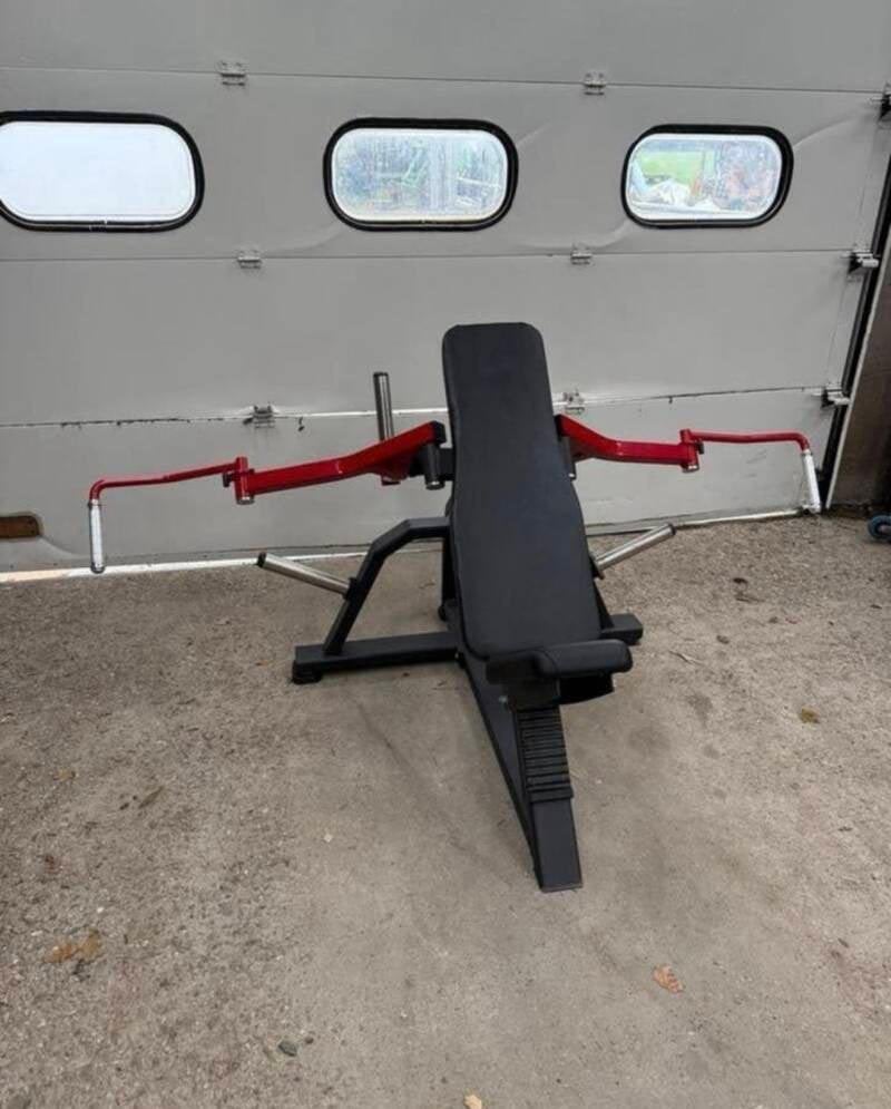 Plate loaded incline fly machine/ maschine/ butterfly, Sports & Fitness, Enlèvement ou Envoi, Utilisé