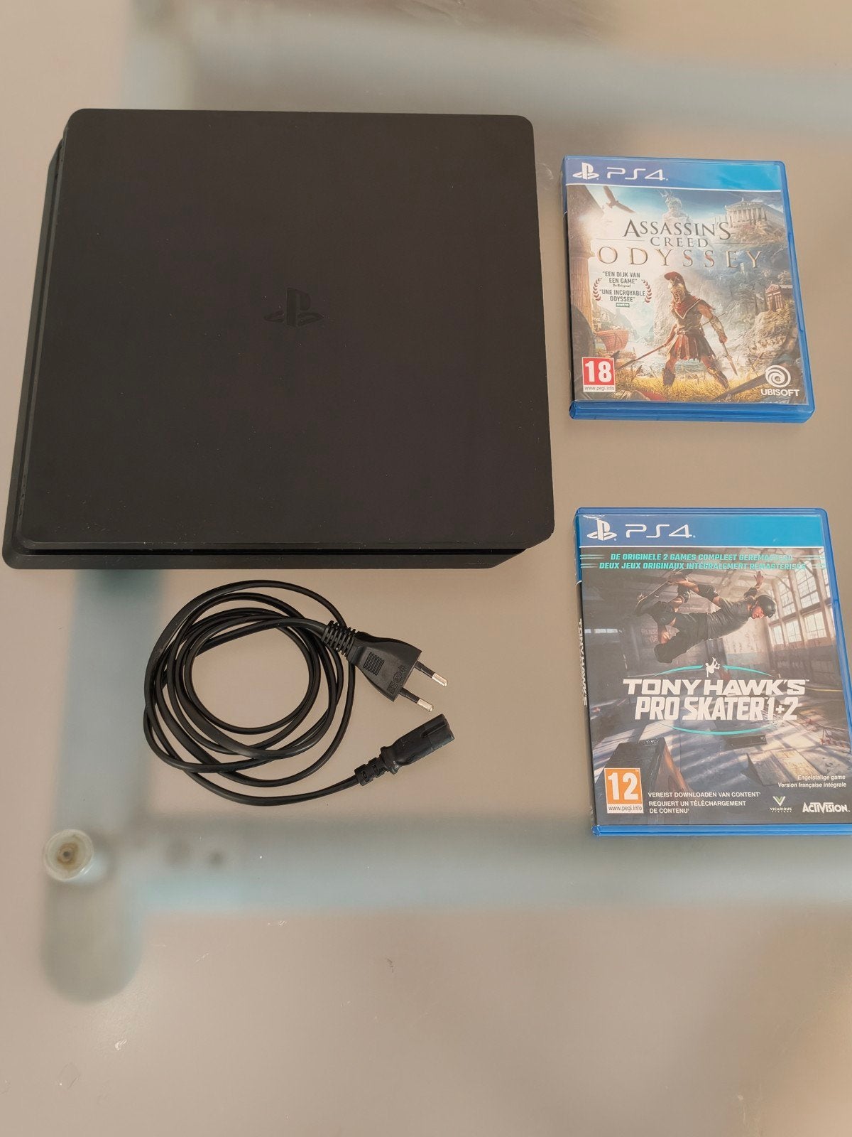 Sony PlayStation 4 Slim 1TB + 2 games, Games en Spelcomputers, Ophalen, Slim