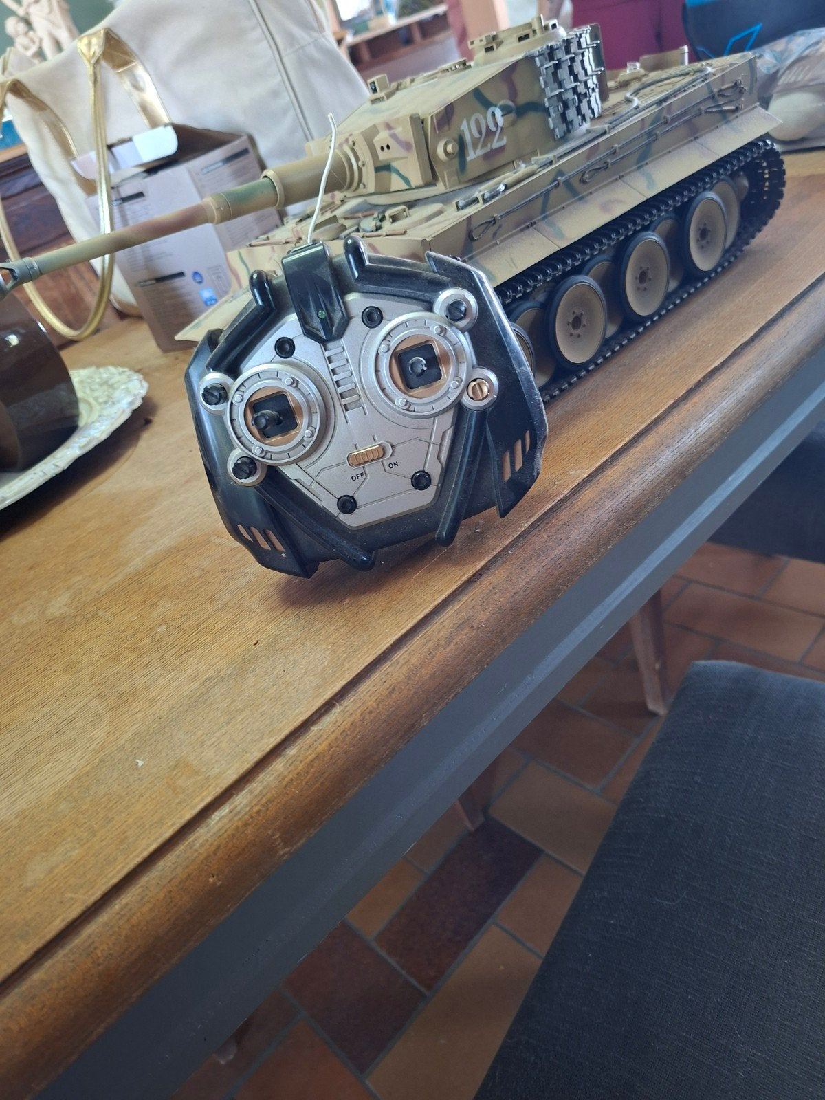 tank met afstandsbediening, Enlèvement, Comme neuf, Télécommande