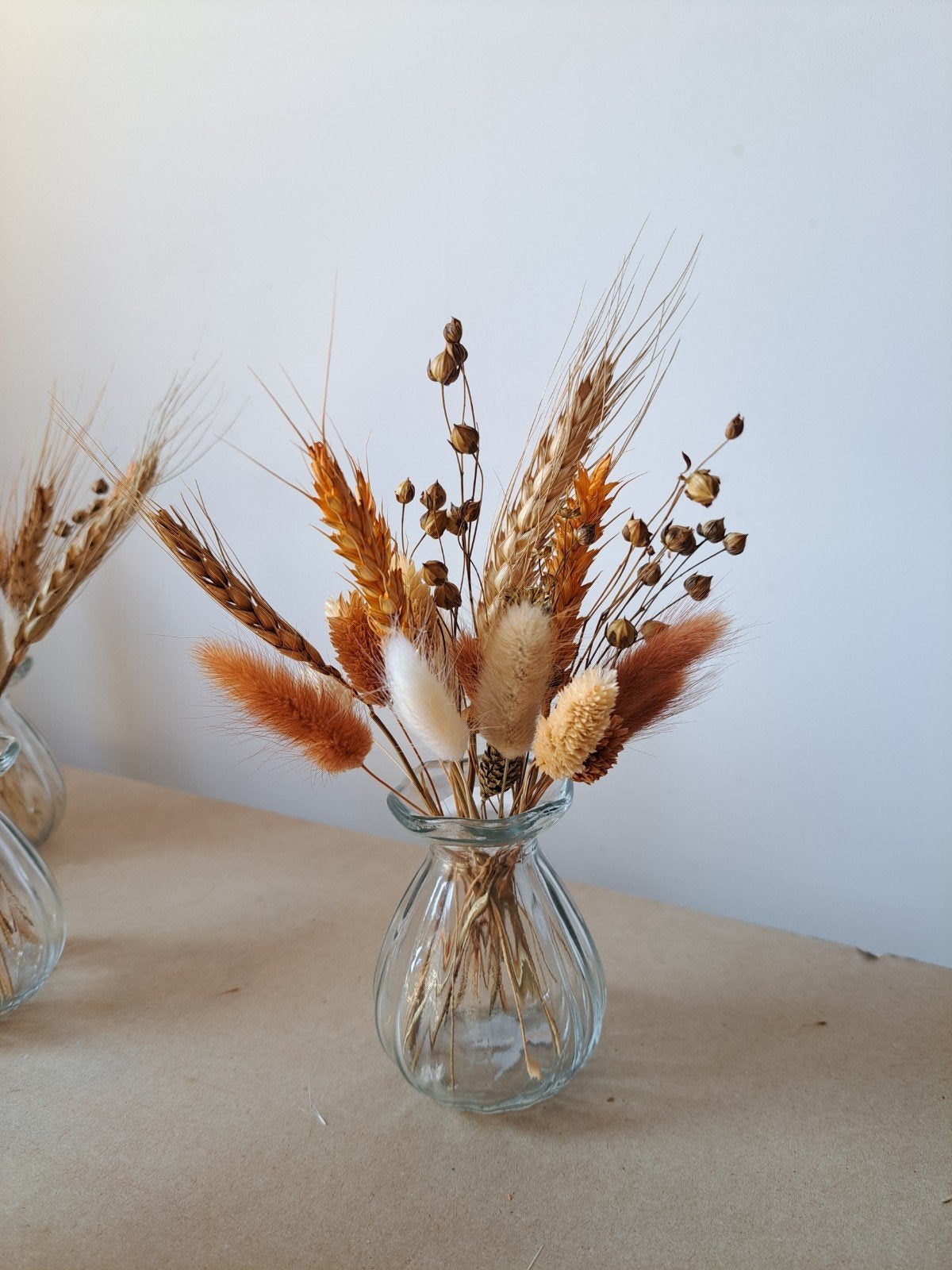 18 vaasjes met oranje droogbloemen, Ophalen, Nieuw